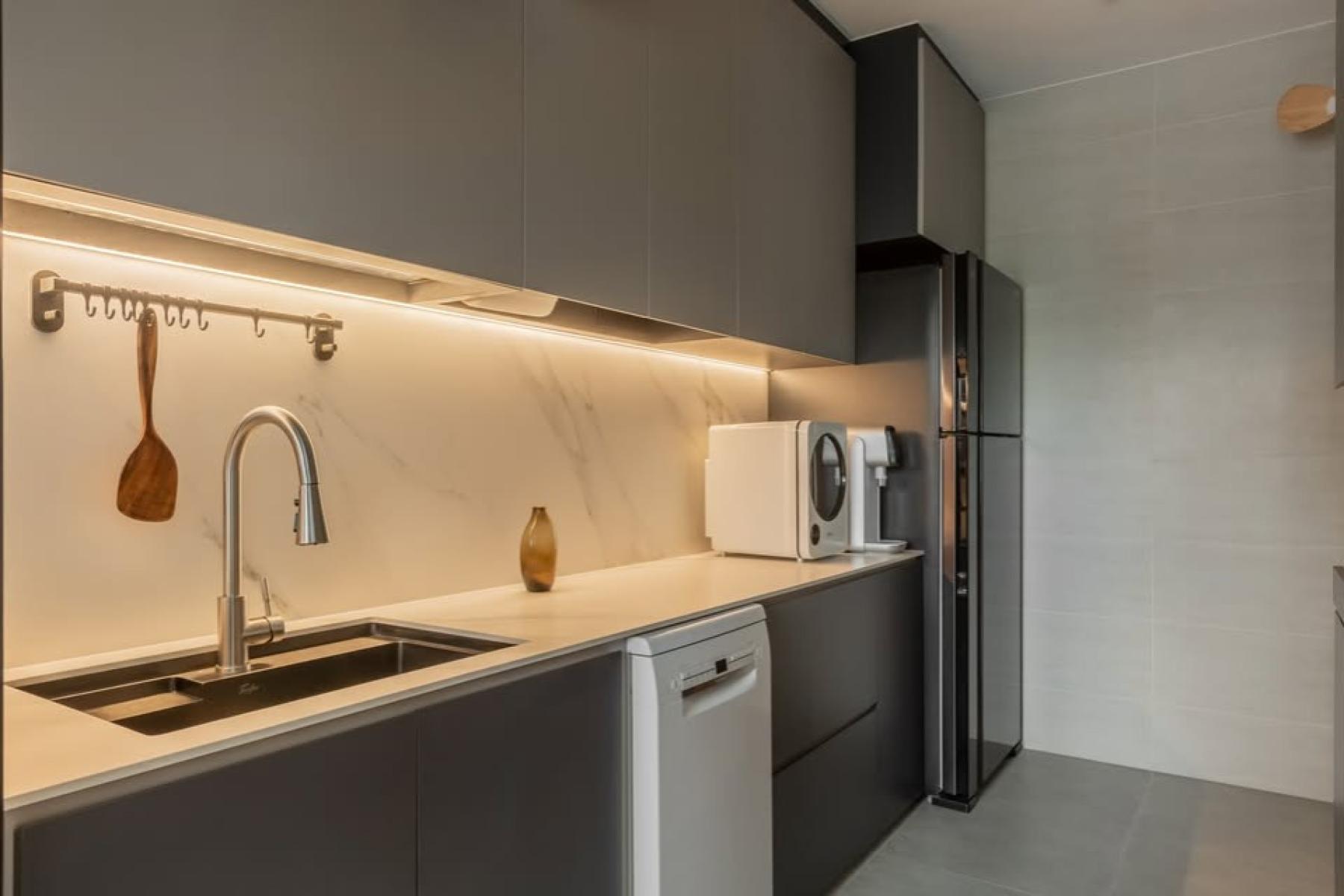 Modern Kitchen with Kitchen Island and Kitchen Cabinets