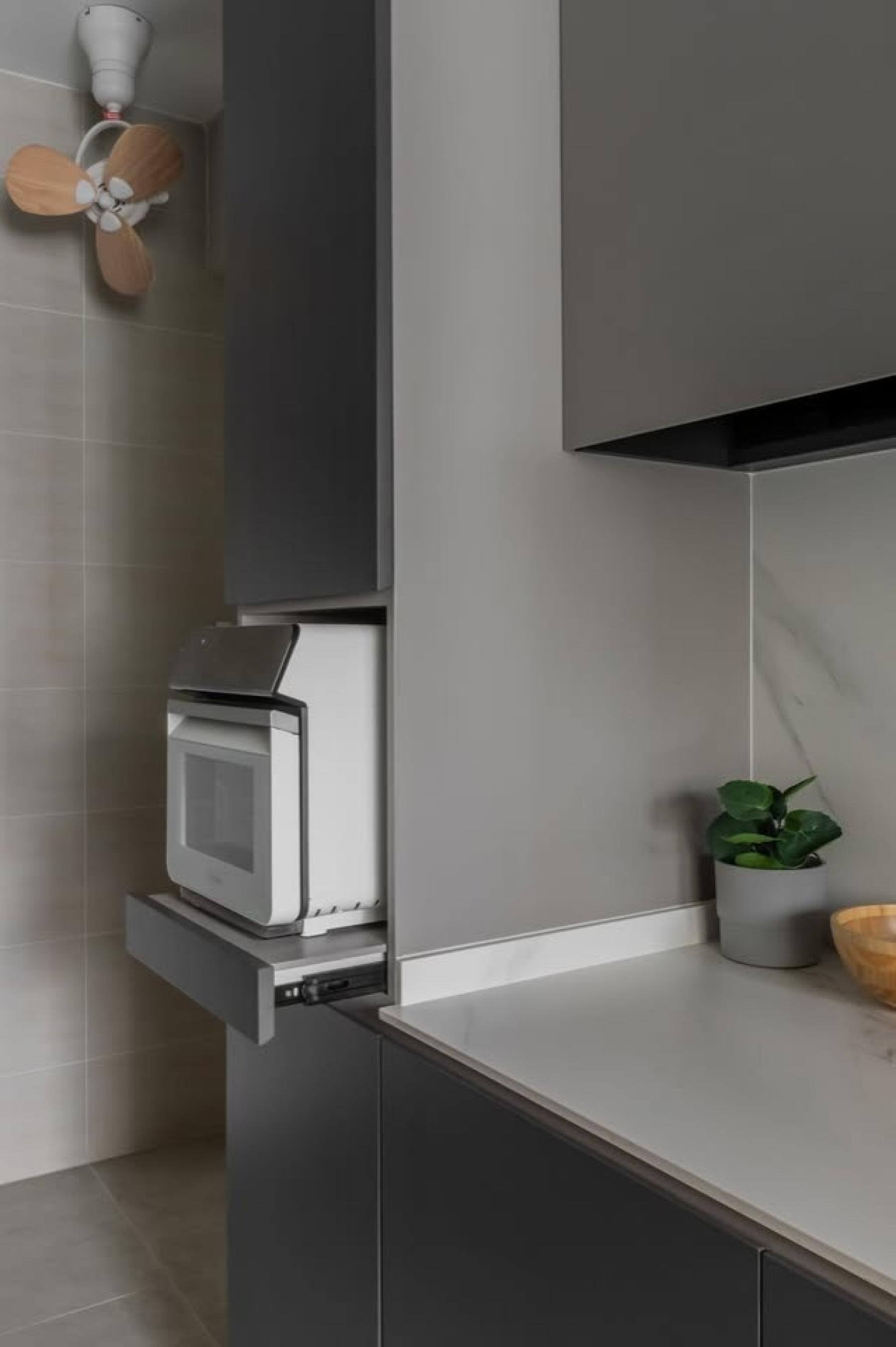 Modern Kitchen with Kitchen Island and Kitchen Cabinets